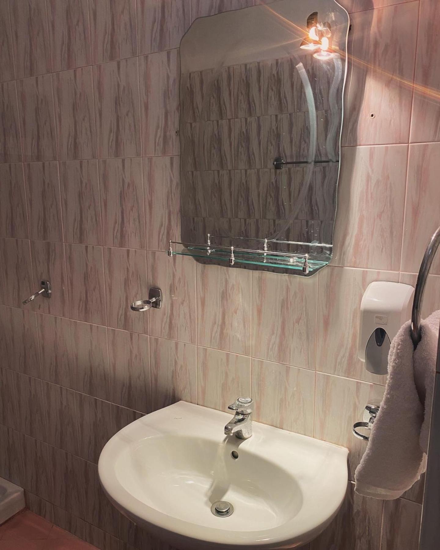 Hotel Belind Berat Eksteriør billede